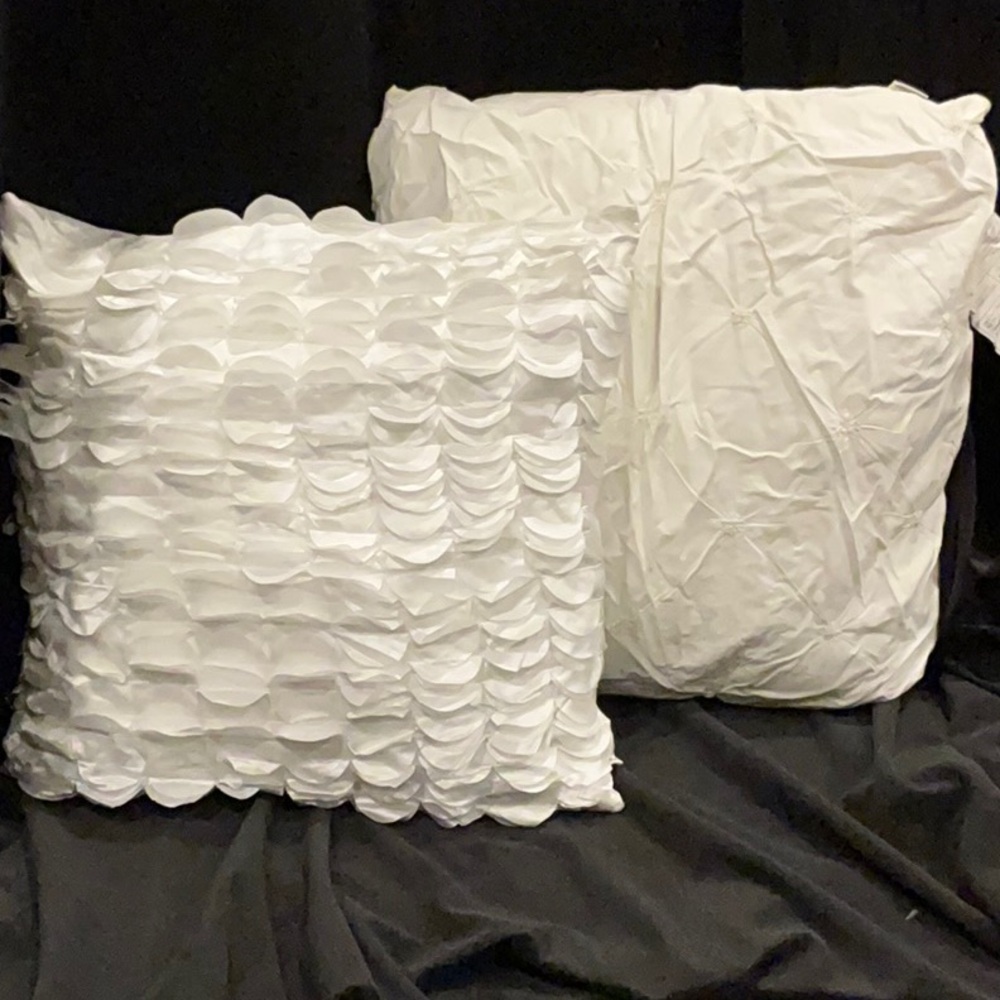 Luxurious White Bedding Pillow Set